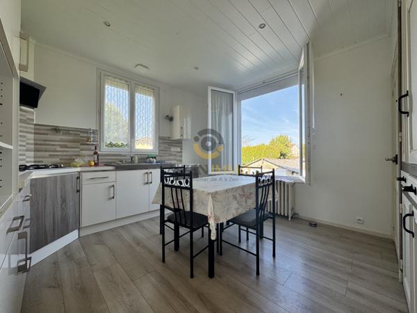 Maison rénovée  dans le bourg de Secondigny