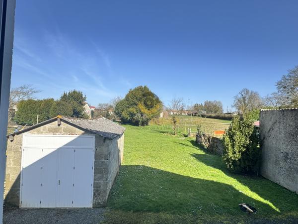 Maison rénovée  dans le bourg de Secondigny