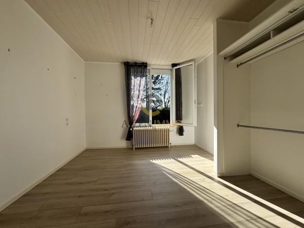 Maison rénovée  dans le bourg de Secondigny