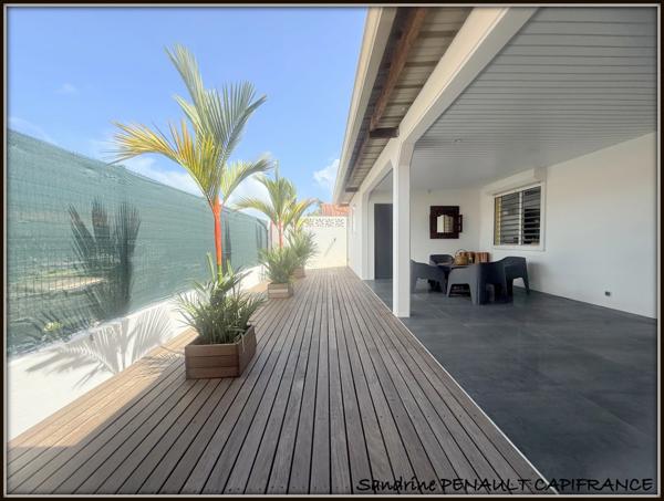 A VENDRE A KOUROU (97310) UNE MAGNIFIQUE MAISON T4 DE 154 m² - TERRAIN DE 425 m² - AU PRIX DE 379 000 €.