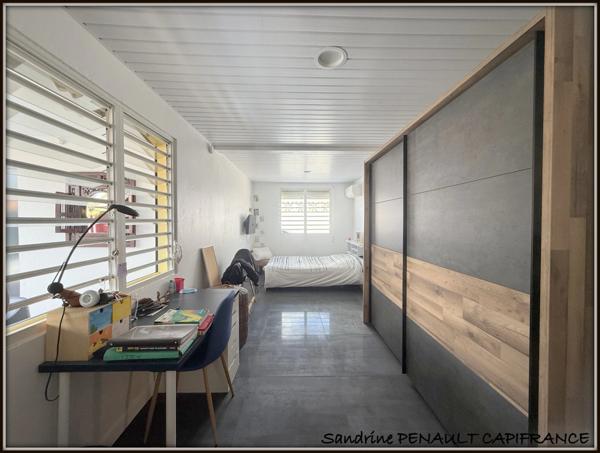 A VENDRE A KOUROU (97310) UNE MAGNIFIQUE MAISON T4 DE 154 m² - TERRAIN DE 425 m² - AU PRIX DE 379 000 €.