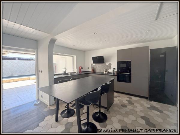 A VENDRE A KOUROU (97310) UNE MAGNIFIQUE MAISON T4 DE 154 m² - TERRAIN DE 425 m² - AU PRIX DE 379 000 €.