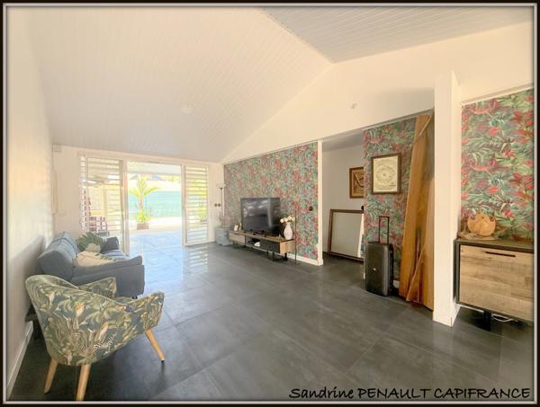 A VENDRE A KOUROU (97310) UNE MAGNIFIQUE MAISON T4 DE 154 m² - TERRAIN DE 425 m² - AU PRIX DE 379 000 €.