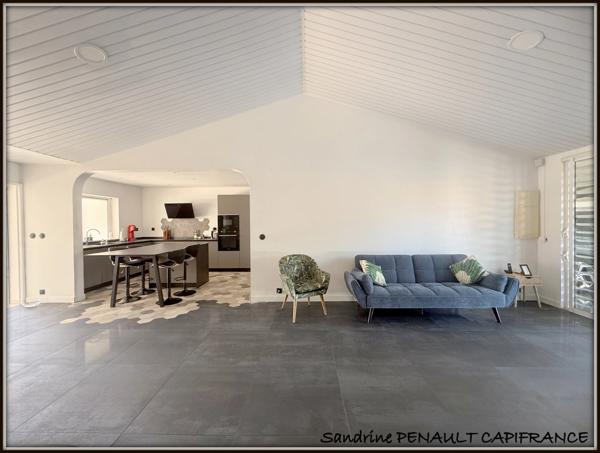 A VENDRE A KOUROU (97310) UNE MAGNIFIQUE MAISON T4 DE 154 m² - TERRAIN DE 425 m² - AU PRIX DE 379 000 €.