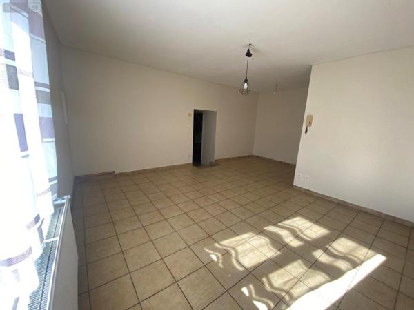 Appartement rénové à louer à Cluny en Saône-et-Loire (71250), ref :   
Centre-ville