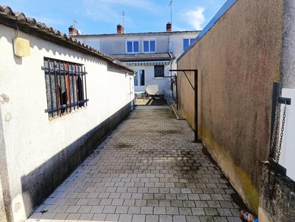 Maison de ville avec terrasse et garage – 85 m² – Issoudun