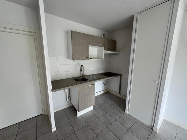 Appartement T3, 2 chambres, terrasse, parking.