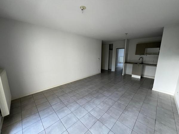 Appartement T3, 2 chambres, terrasse, parking.
