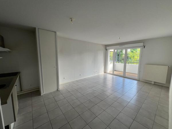 Appartement T3, 2 chambres, terrasse, parking.
