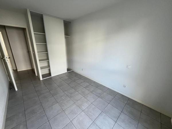 Appartement T3, 2 chambres, terrasse, parking.