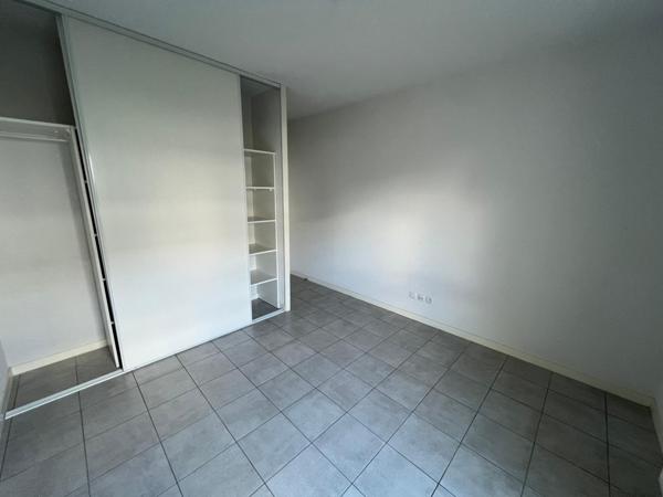 Appartement T3, 2 chambres, terrasse, parking.