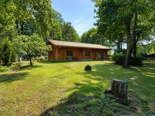 Maison de plain-pied - 90m² + dépendances - grand jardin arboré