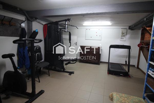 Maison avec 3 chambres et garage 4 voitures!