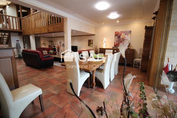 Maison avec 3 chambres et garage 4 voitures!