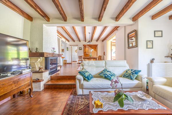 Rare : Maison familiale 5 chambres, avec piscine et grand terrain à Vouillé