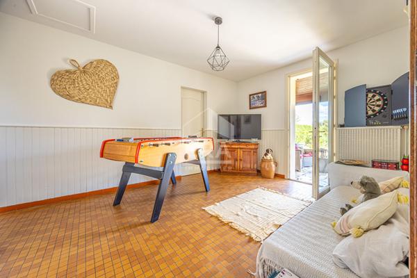 Rare : Maison familiale 5 chambres, avec piscine et grand terrain à Vouillé