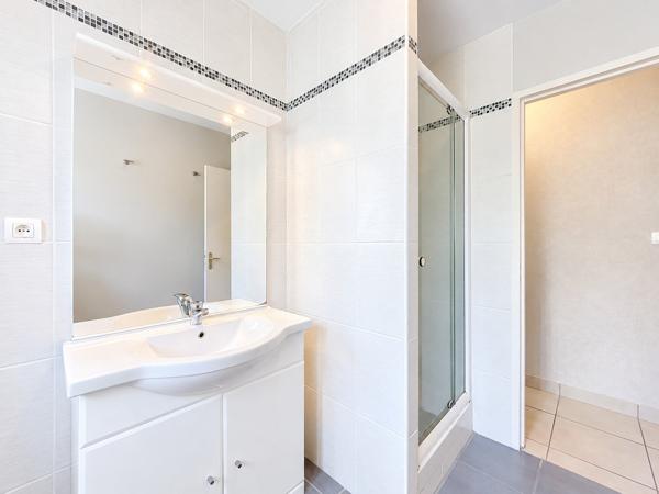LE RELECQ-KERHUON : À LOUER JOLI APPARTEMENT T1BIS MEUBLÉ