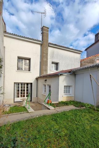 Maison de village
                                                                                                                                                                                                                                                                                                                        5 pièce(s)                                                                                                                                                                                                          3 chambre(s)                                                                                                                                                                                                          116  m²