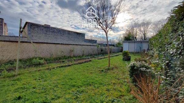 Maison de village
                                                                                                                                                                                                                                                                                                                        5 pièce(s)                                                                                                                                                                                                          3 chambre(s)                                                                                                                                                                                                          116  m²