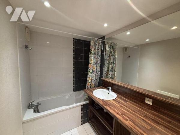 EXCLUSIVITÉ-QUARTIER BEAUREGARD- APPARTEMENT TYPE 3 -GRANDE TERRASSE ET GARAGE SECURISÉE-
Vene...