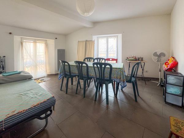 Maison de village avec terrasse et garage R+3