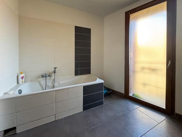 Maison de village avec terrasse et garage R+3