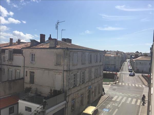 Appartement à louer 742 € CC LA ROCHELLE 1 pièce 37 m² DPE D