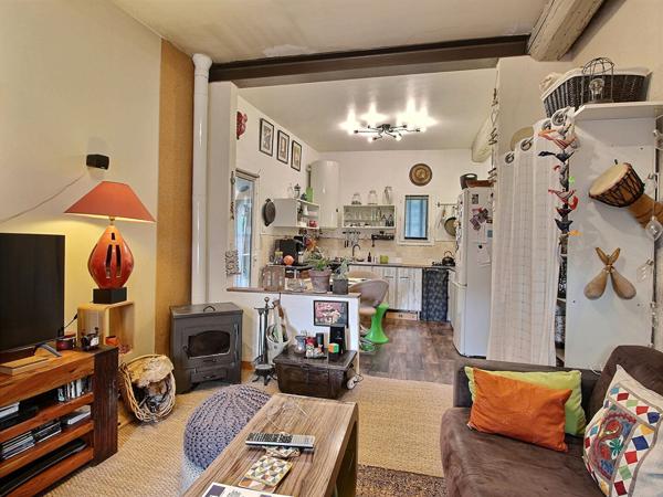 Maison Sauveterre 2 pièce(s) 48 m2 avec stationnement et jardin.