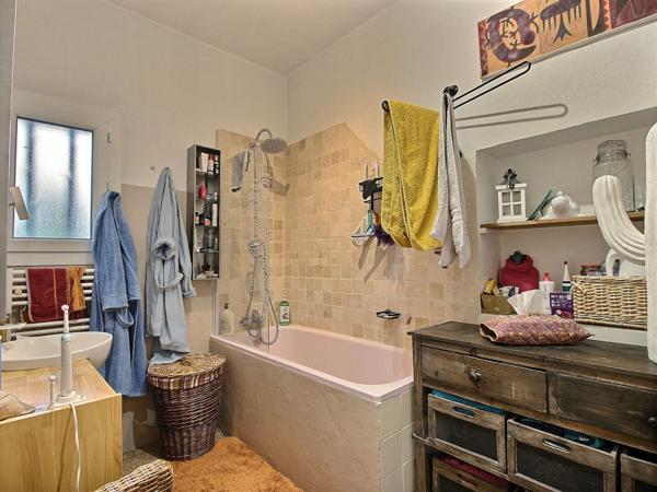 Maison Sauveterre 2 pièce(s) 48 m2 avec stationnement et jardin.