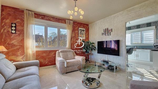 PAVILLON sur 1100 m2 de terrain et dépendance