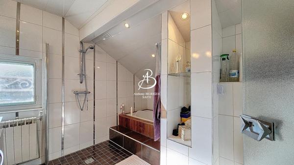 PAVILLON sur 1100 m2 de terrain et dépendance