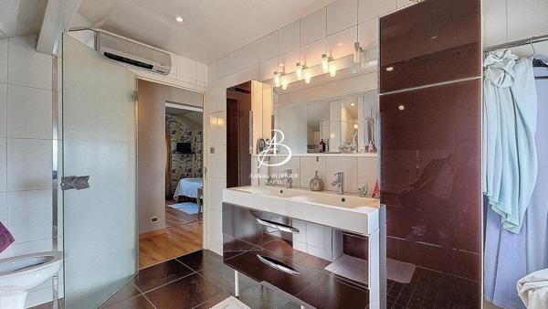 PAVILLON sur 1100 m2 de terrain et dépendance