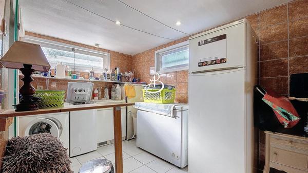 PAVILLON sur 1100 m2 de terrain et dépendance