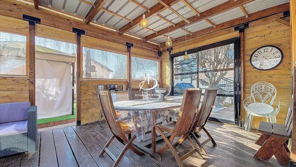 PAVILLON sur 1100 m2 de terrain et dépendance