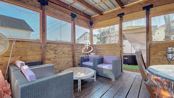 PAVILLON sur 1100 m2 de terrain et dépendance