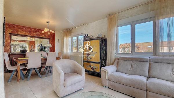 PAVILLON sur 1100 m2 de terrain et dépendance