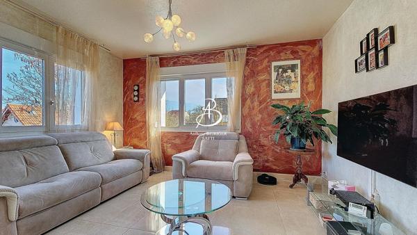 PAVILLON sur 1100 m2 de terrain et dépendance