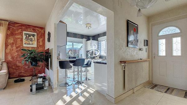 PAVILLON sur 1100 m2 de terrain et dépendance