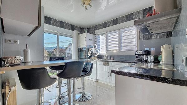 PAVILLON sur 1100 m2 de terrain et dépendance