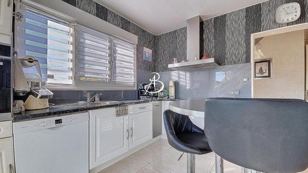 PAVILLON sur 1100 m2 de terrain et dépendance