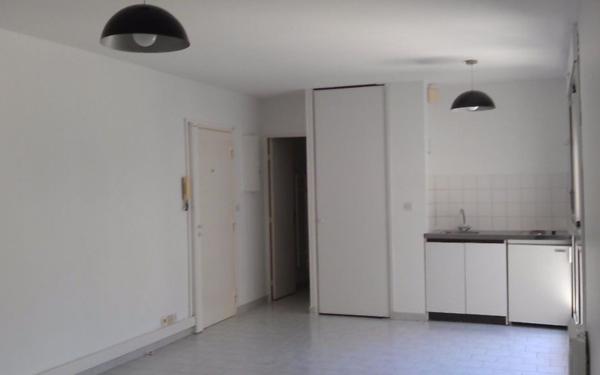 Appartement à louer    1 pièce •  Nîmes
