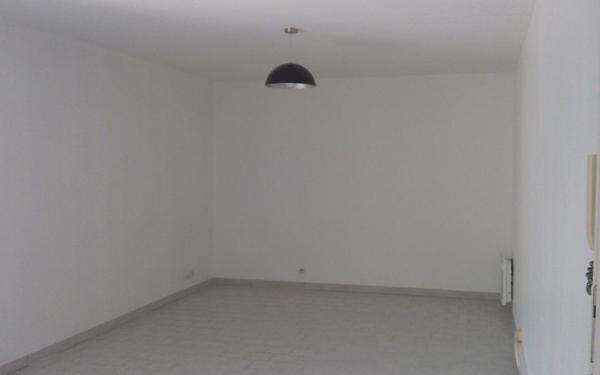 Appartement à louer    1 pièce •  Nîmes