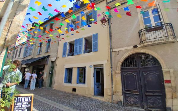 Immeuble à vendre    6 pièces •  Montluçon