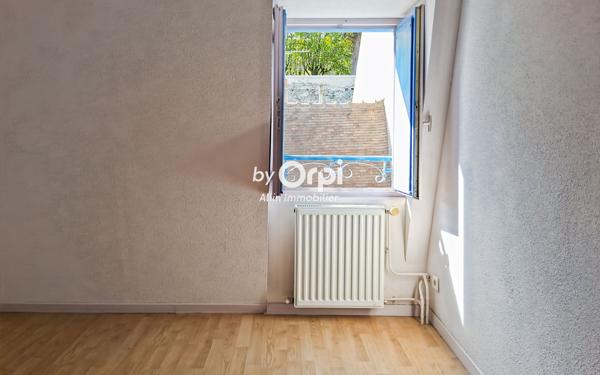 Immeuble à vendre    6 pièces •  Montluçon