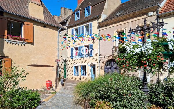 Immeuble à vendre    6 pièces •  Montluçon