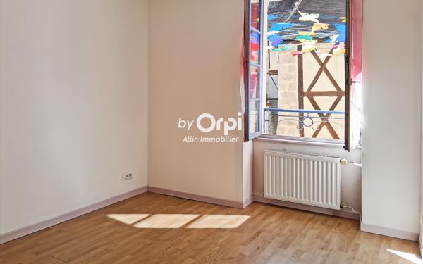 Immeuble à vendre    6 pièces •  Montluçon