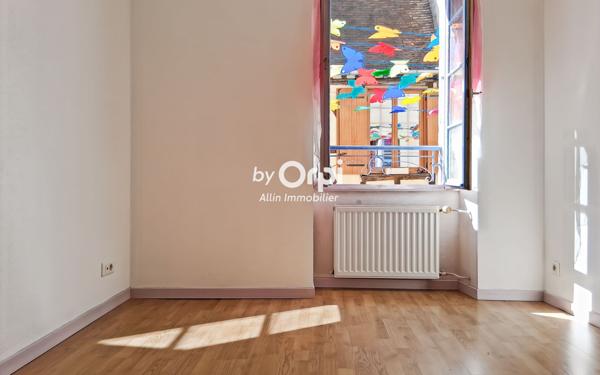 Immeuble à vendre    6 pièces •  Montluçon