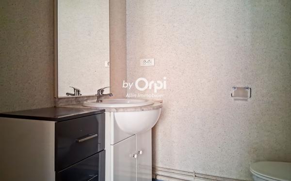 Immeuble à vendre    6 pièces •  Montluçon