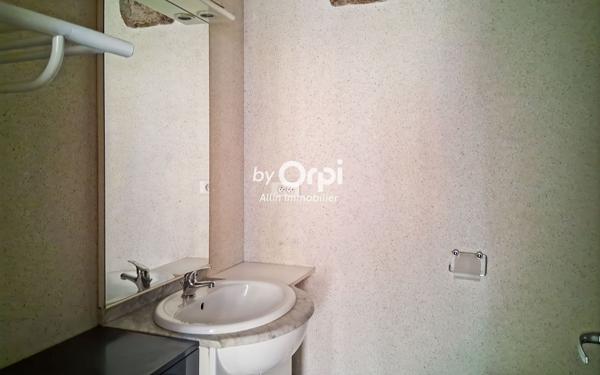 Immeuble à vendre    6 pièces •  Montluçon