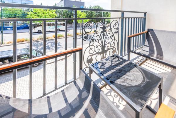 Appartement
         4 pièces
        - 82 m² Exclusivité 450 000 € *